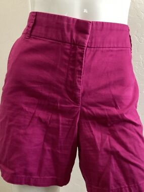 Loft, size 10, fuchsia Bermudan shorts, great condition, “6-inch short”